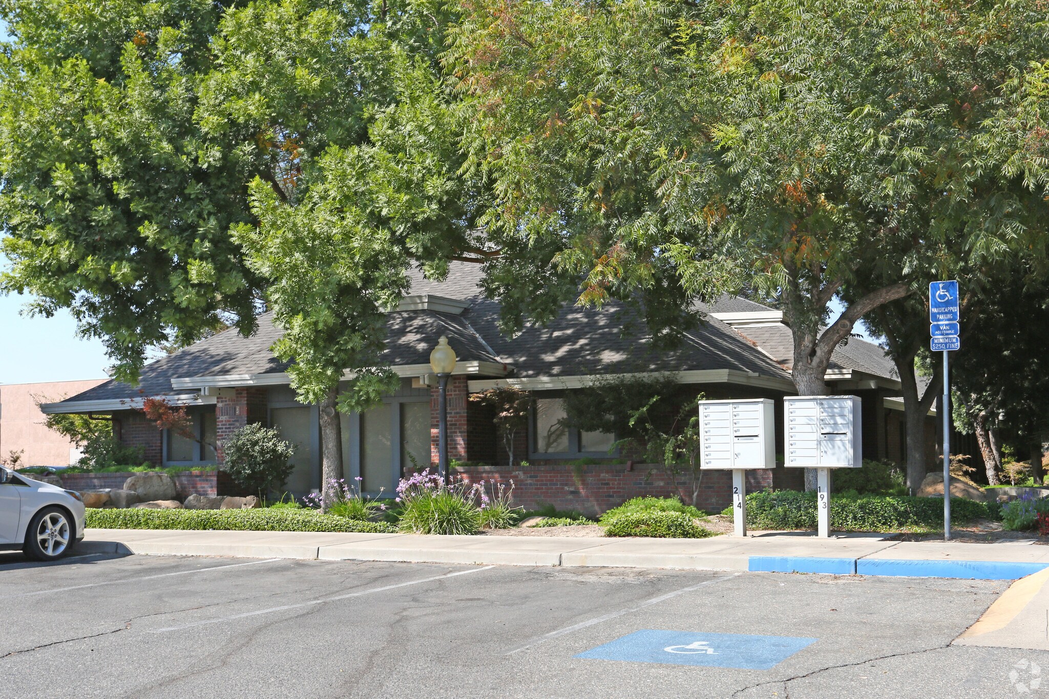 550-584 E Bellevue Rd, Atwater, CA à louer Photo principale– Image 1 sur 6