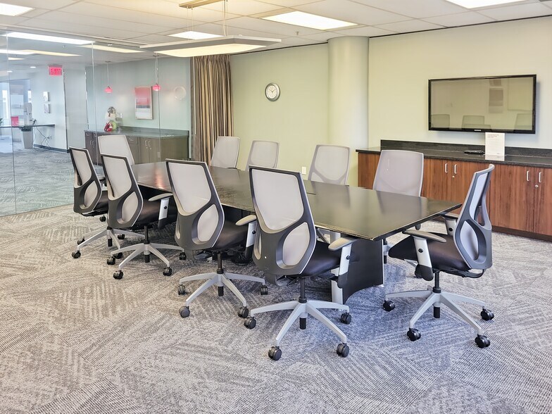 5050 Quorum Dr, Dallas, TX à louer - Photo intérieure – Image 3 sur 15