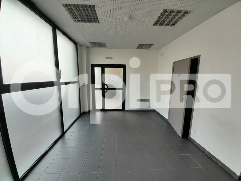 Bureau dans Tours-sur-Marne à louer - Photo de l’immeuble – Image 1 sur 5