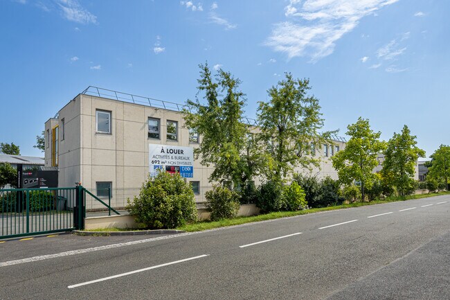 Plus de détails pour 14 Chemin De La Litte, Villeneuve-la-Garenne - Bureau, Local d'activités à louer