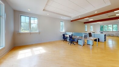 445 Pettis Ave SE, Ada, MI à louer Photo intérieure– Image 2 sur 13