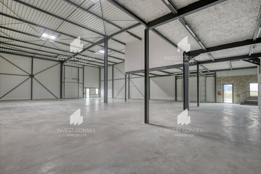 Local d'activités dans Persan à vendre - Photo intérieure – Image 2 sur 8