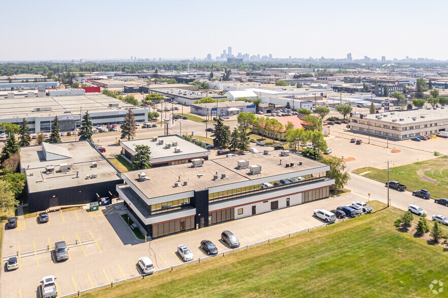 14964 121st A Ave NW, Edmonton, AB à louer - Aérien – Image 2 sur 2