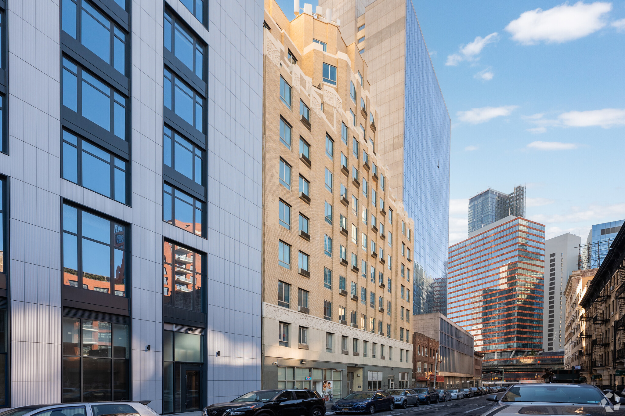 29-28 41st Ave, Long Island City, NY à louer Photo principale– Image 1 sur 9