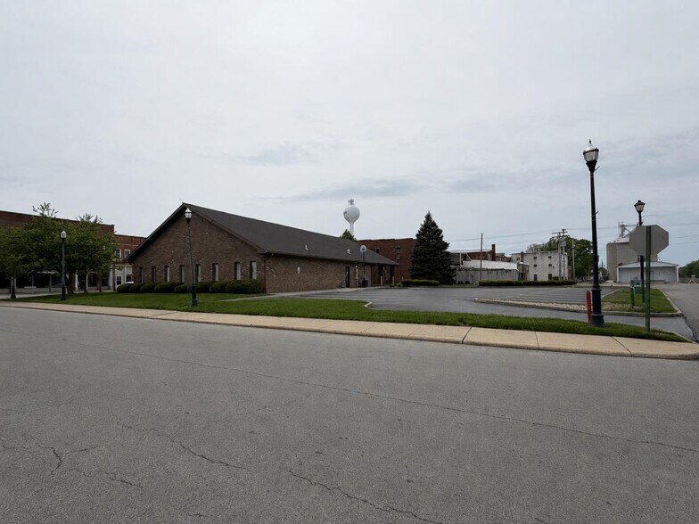 124 E Main St, McComb, OH à vendre - Photo de l’immeuble – Image 3 sur 13
