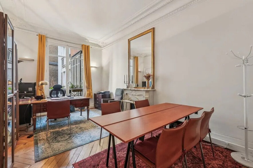 90 Rue D'Amsterdam, Paris à vendre - Photo de l’immeuble – Image 3 sur 6