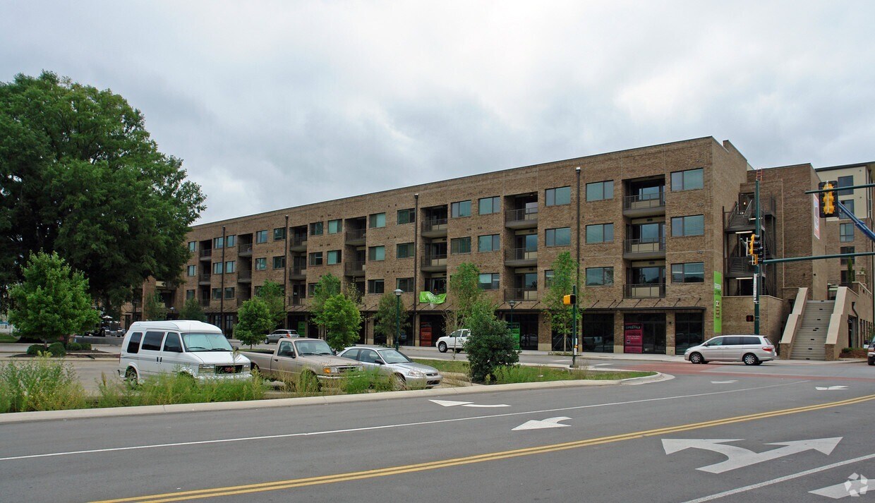 200 Manufacturers Rd, Chattanooga, TN à louer Photo principale– Image 1 sur 5