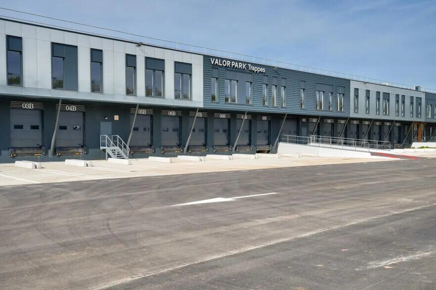 10 Avenue Des Frères Lumière, Trappes à louer - Photo de l’immeuble – Image 3 sur 9