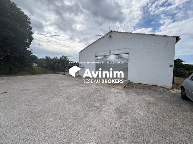 Local commercial dans Saint-Cyr-sur-Mer à louer - Photo de l’immeuble – Image 1 sur 6