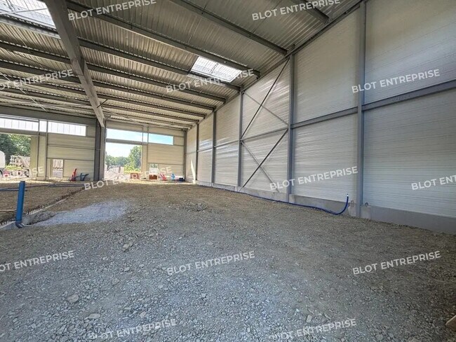 Plus de détails pour Local d’activités à vendre