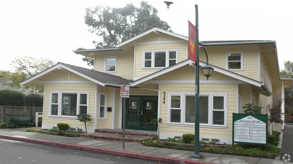 344 Division St, Pleasanton, CA à louer - Photo de l’immeuble – Image 1 sur 9