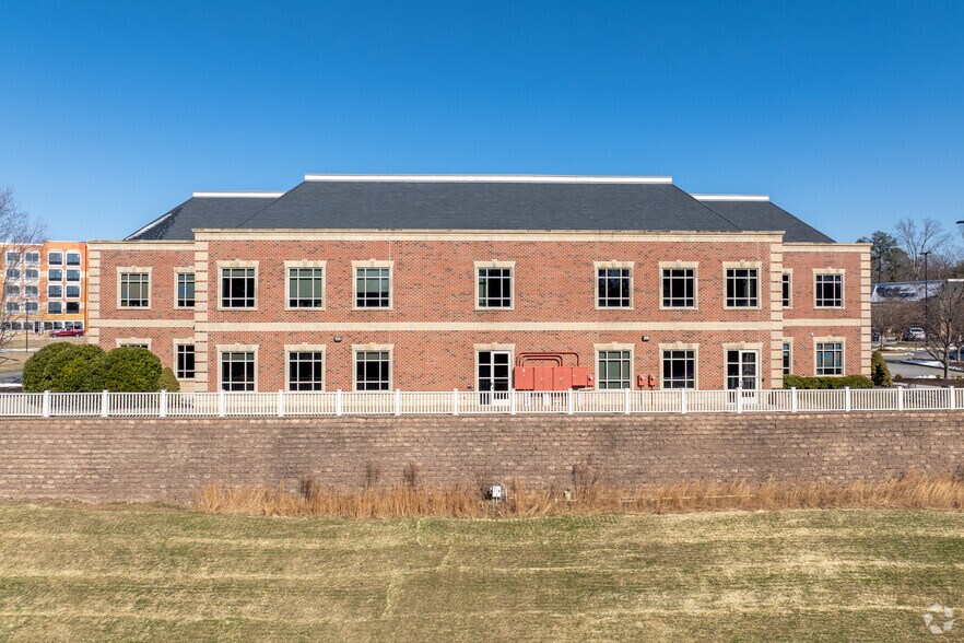 9900 Independence Park Dr, Richmond, VA à louer - Photo de l’immeuble – Image 3 sur 11