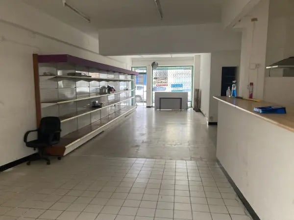 Local d'activités dans Céret à vendre - Photo de l’immeuble – Image 2 sur 4