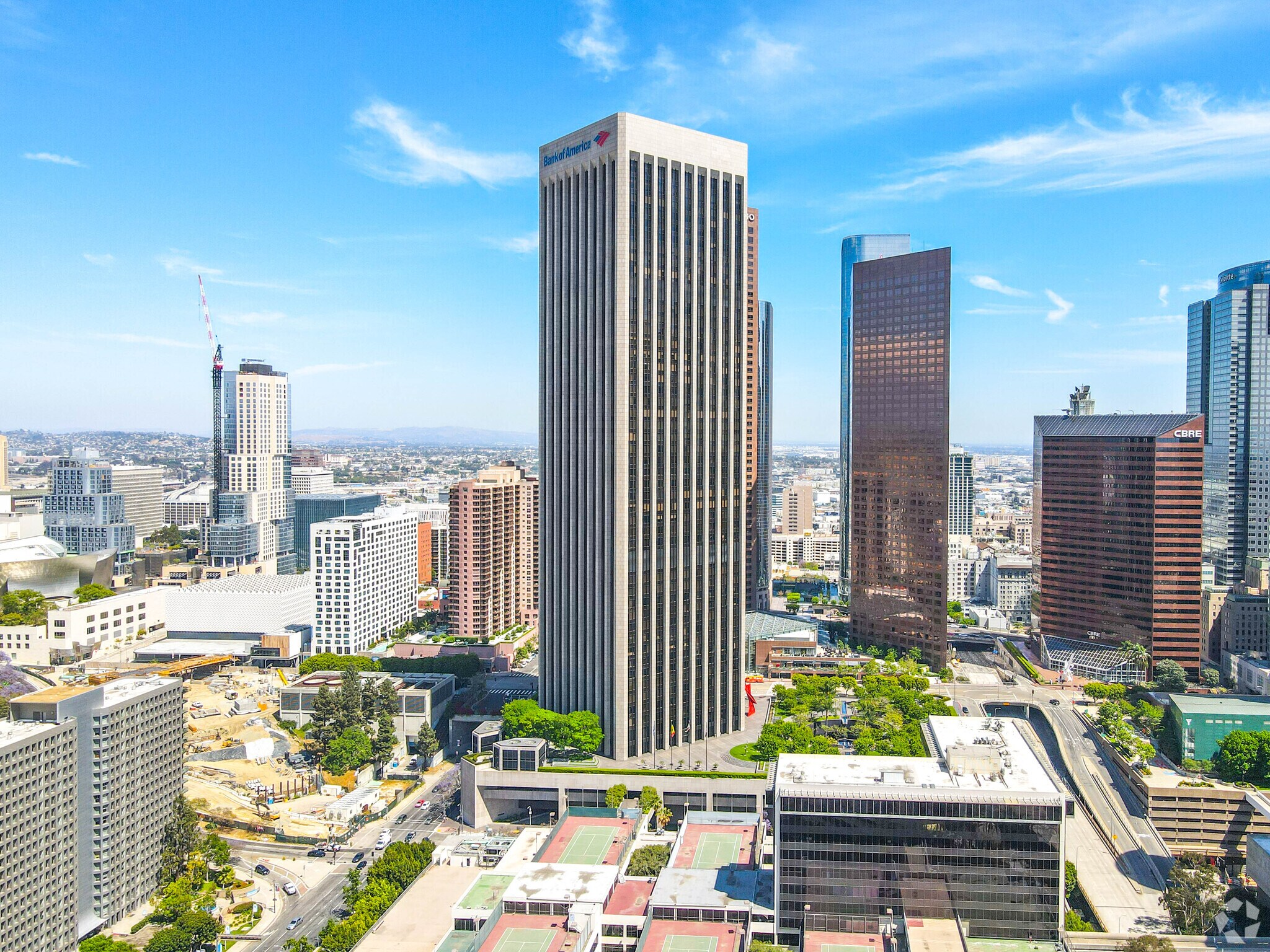 333 S Hope St, Los Angeles, CA à louer Photo de l’immeuble– Image 1 sur 12