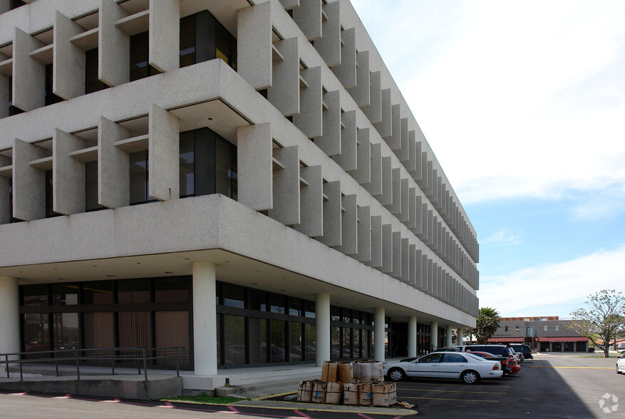 4051 Veterans Highway, Metairie, LA à louer - Photo de l’immeuble – Image 2 sur 9