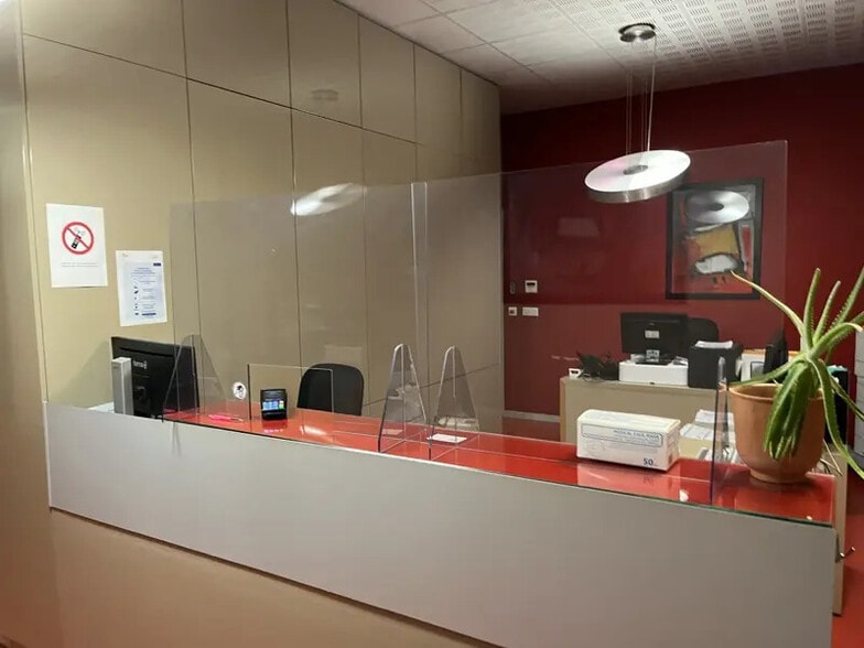 Local commercial dans Cenon à vendre - Hall d’entrée – Image 2 sur 8