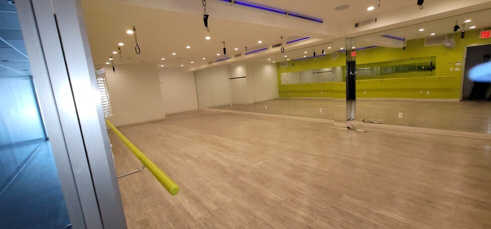 8015 164th St, Jamaica, NY à louer - Photo intérieure – Image 2 sur 2