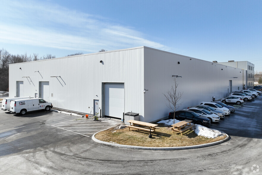 1707 Thornton Rd N, Oshawa, ON à louer - Photo de l’immeuble – Image 3 sur 3