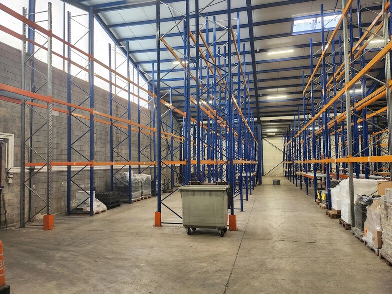 Industriel/Logistique dans Saint-Magne-de-Castillon à vendre - Photo intérieure – Image 2 sur 5