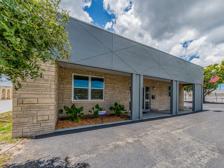 2051 Range Rd, Clearwater, FL à vendre - Photo de l’immeuble – Image 3 sur 17