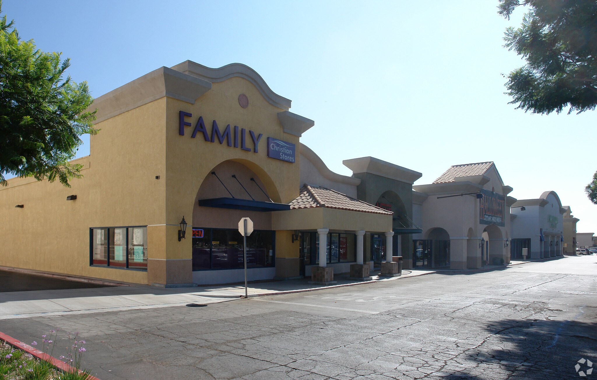 2860-3090 Cochran St, Simi Valley, CA à louer Photo principale– Image 1 sur 8