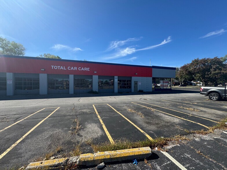 2779 W Central Ave, Toledo, OH à louer - Photo de l’immeuble – Image 2 sur 19