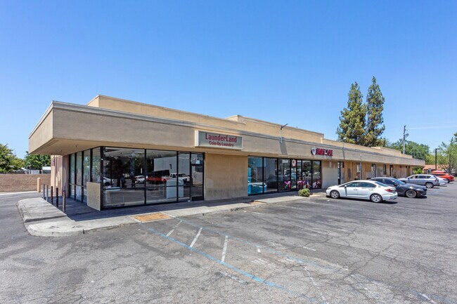 Plus de détails pour Value-Add Retail on High-Traffic Corner – à vendre, Fresno, CA