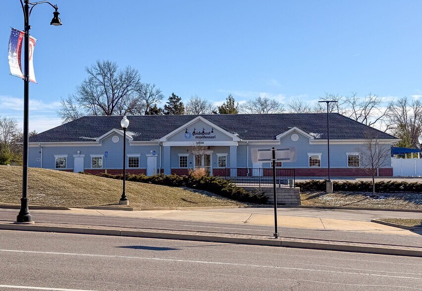 16058 Manchester Rd, Ellisville, MO à louer - Photo de l’immeuble – Image 2 sur 10