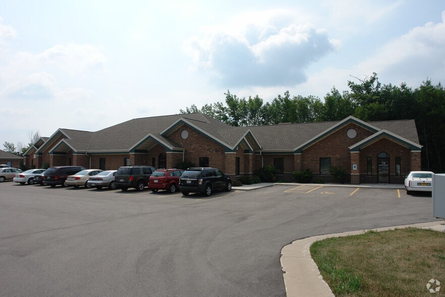 3311 S Packerland Dr, De Pere, WI à louer - Photo de l’immeuble – Image 2 sur 4