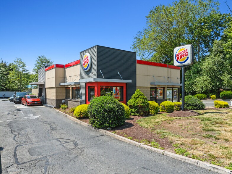 146 New Britain Rd, Berlin, CT à vendre - Photo de l’immeuble – Image 1 sur 3