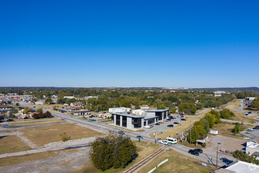 201-203 W Main St, Jenks, OK à louer - Photo de l’immeuble – Image 3 sur 6