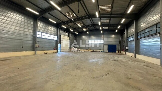 Plus de détails pour Bureau, Local d'activités à louer