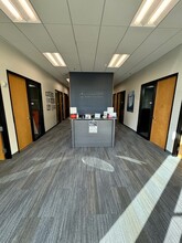 29100 SW Town Center Loop W, Wilsonville, OR à louer Hall d’entrée– Image 2 sur 7