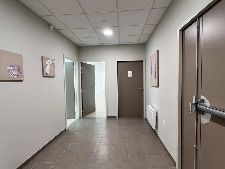Bureau dans Caen à louer - Photo de l’immeuble – Image 2 sur 17