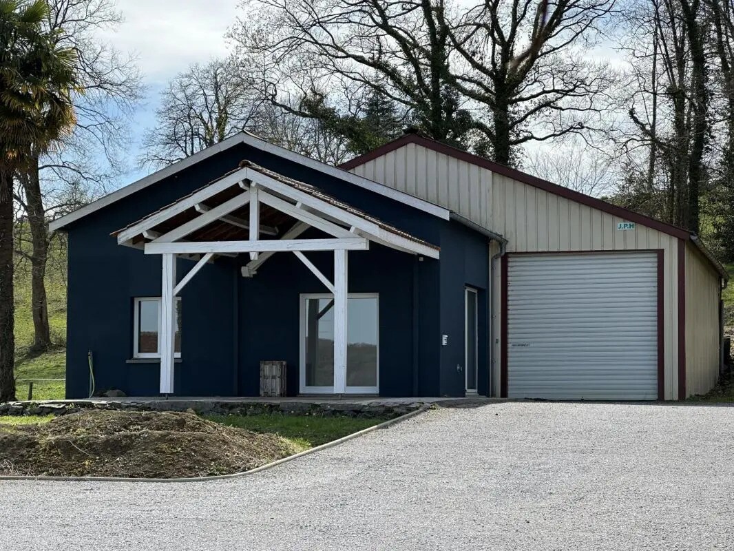 Local d’activités dans Oloron-Sainte-Marie à louer Photo de l’immeuble– Image 1 sur 12