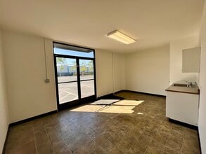 856 Mitten Rd, Burlingame, CA à louer Photo de l’immeuble– Image 2 sur 12