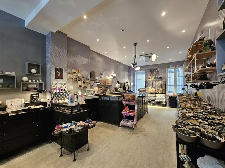 Local commercial dans Paris à vendre - Photo de l’immeuble – Image 3 sur 15