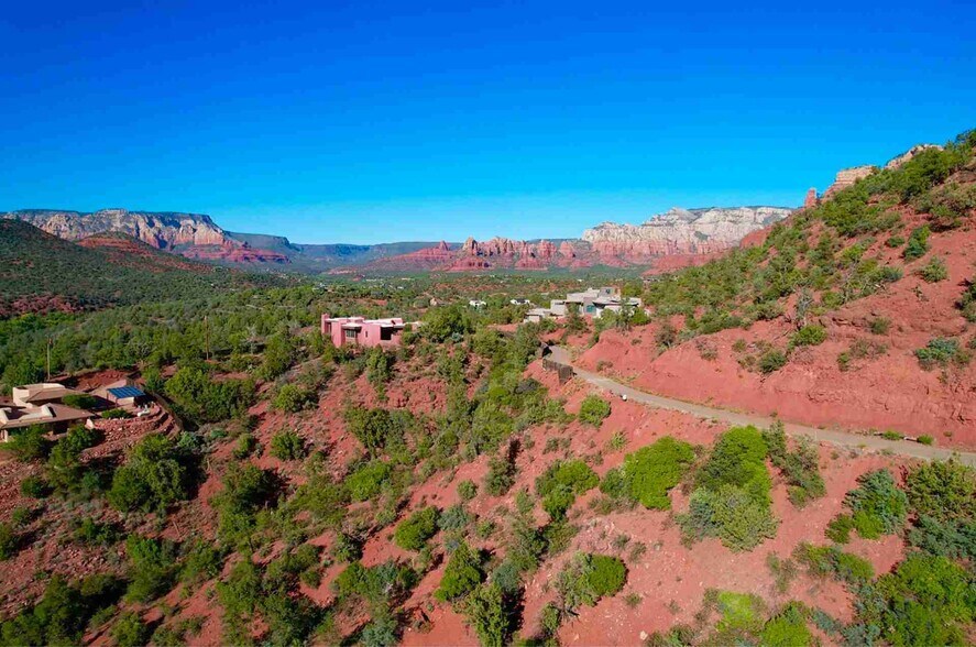 551 Elysian Dr, Sedona, AZ à vendre - Photo de l’immeuble – Image 2 sur 8