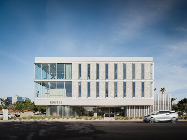 500 E Thomas Rd, Phoenix, AZ à louer - Photo de l’immeuble – Image 1 sur 5