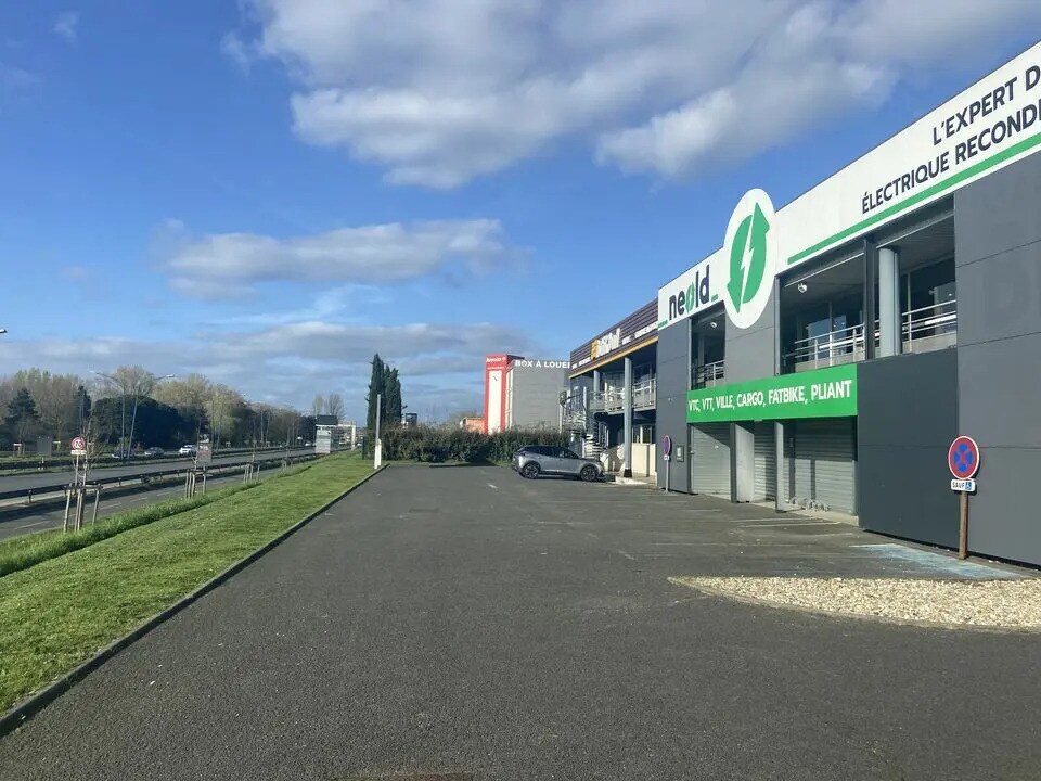 Local commercial dans Bordeaux à louer Photo de l’immeuble– Image 1 sur 12