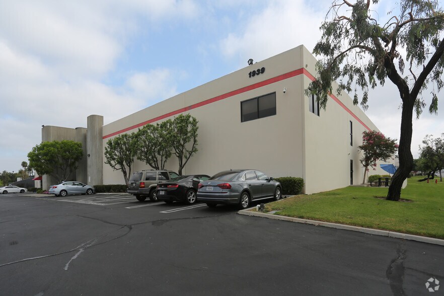 1939 Deere Ave, Irvine, CA à louer - Photo principale – Image 1 sur 3
