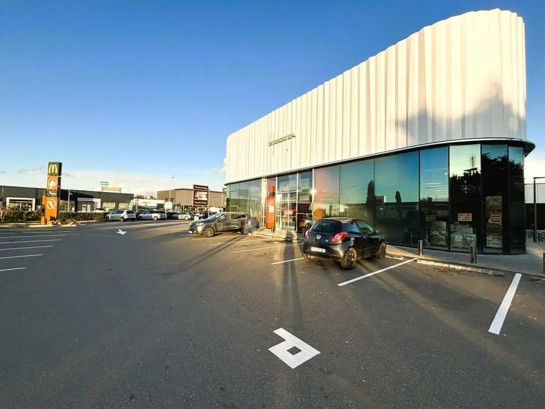 Local commercial dans Sainte-Geneviève-des-Bois à louer Photo de l’immeuble– Image 1 sur 10