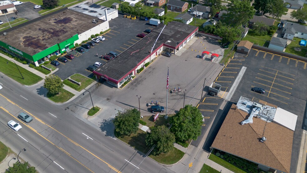 29067 Plymouth Rd, Livonia, MI à vendre - Photo de l’immeuble – Image 2 sur 5
