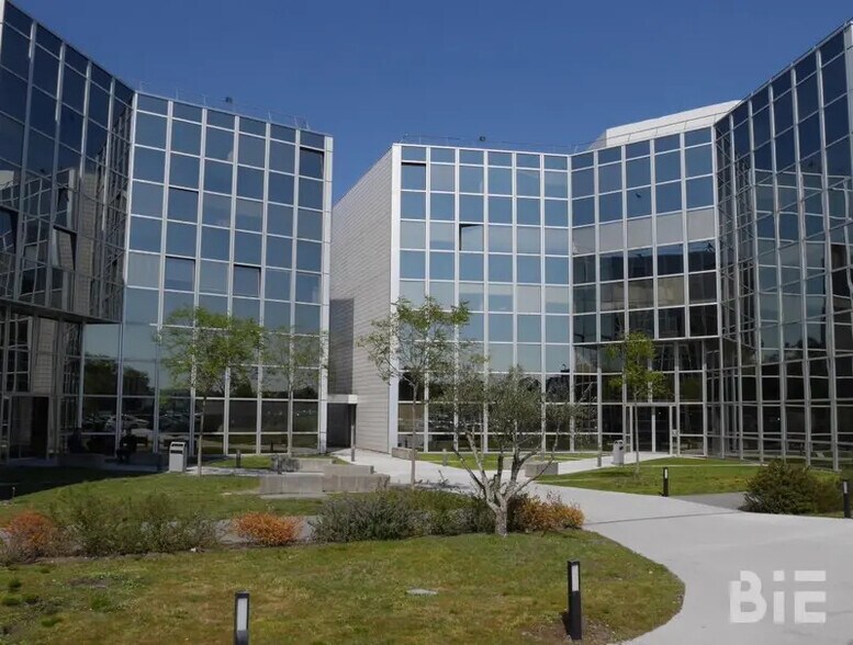 21 Avenue De Canteranne, Pessac à louer - Photo de l’immeuble – Image 1 sur 16