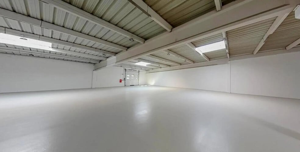 Local d'activités dans Coignières à vendre - Photo intérieure – Image 3 sur 9