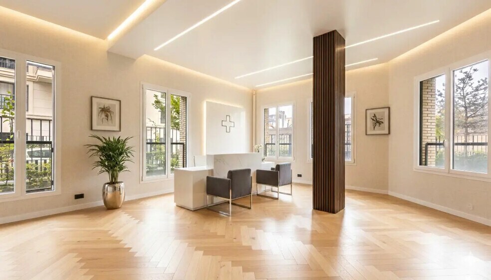 Bureau dans Saint-Ouen-sur-Seine à vendre - Photo intérieure – Image 1 sur 18