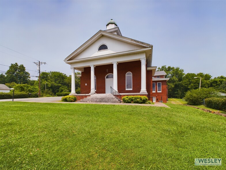 1373 Delwood Dr SW, Lenoir, NC à vendre - Photo principale – Image 3 sur 24