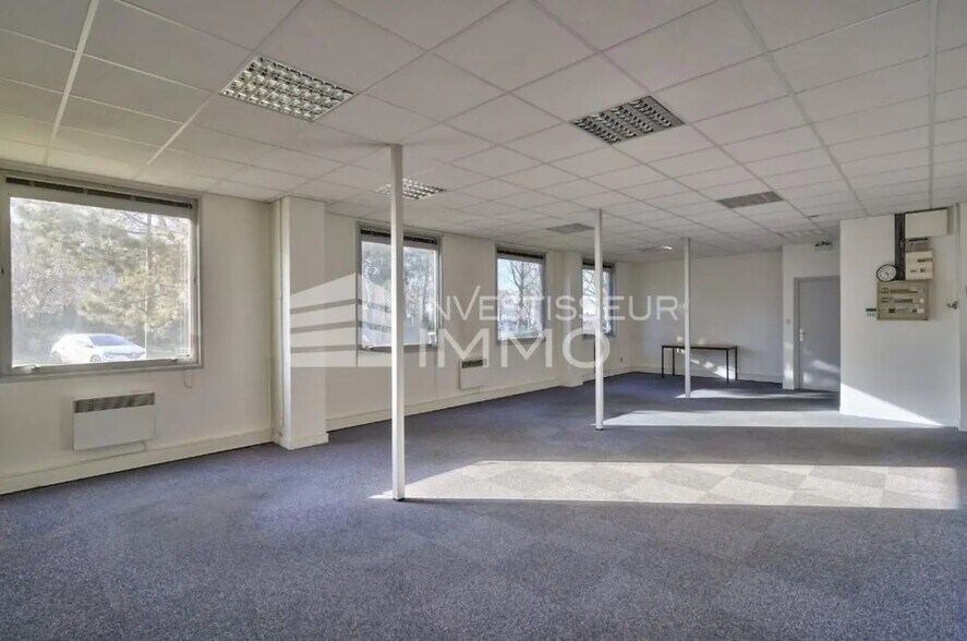 Bureau dans Lognes à louer - Photo de l’immeuble – Image 2 sur 6