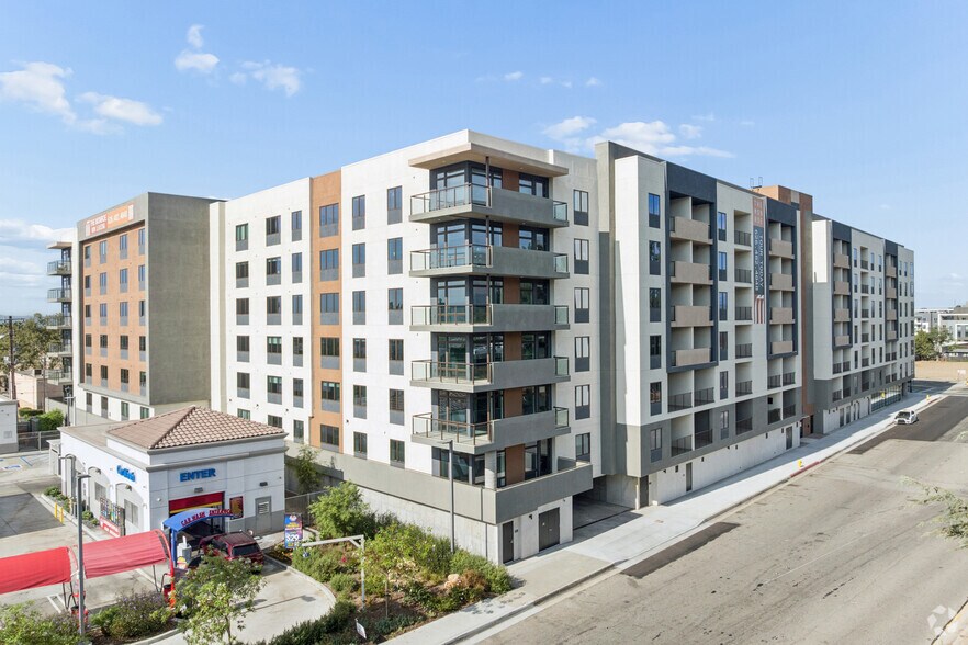 127 W Pomona St, Monrovia, CA à louer - Photo de l’immeuble – Image 3 sur 34