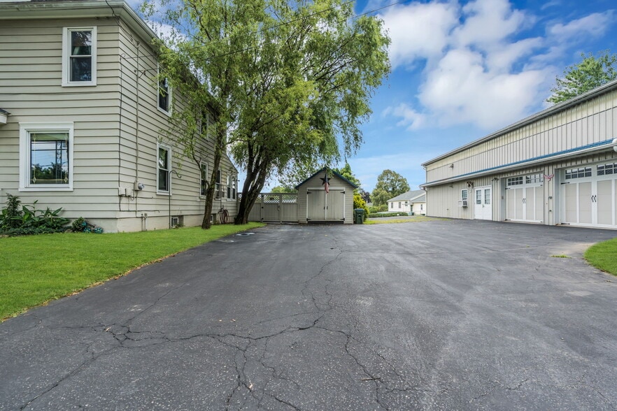 732 NJ-57 Rt, Stewartsville, NJ à vendre - Photo principale – Image 3 sur 49